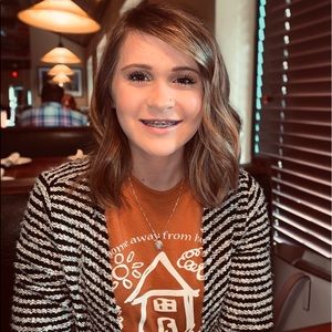 Meet your Posher, Lauren